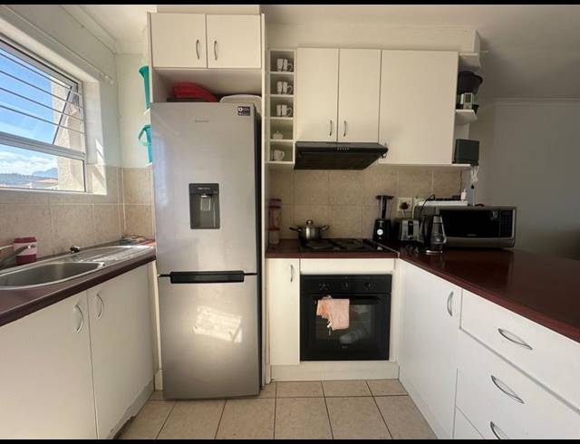 2 BEDROOM APARTMENT FOR SALE IN SIR LOWRY'S PASS